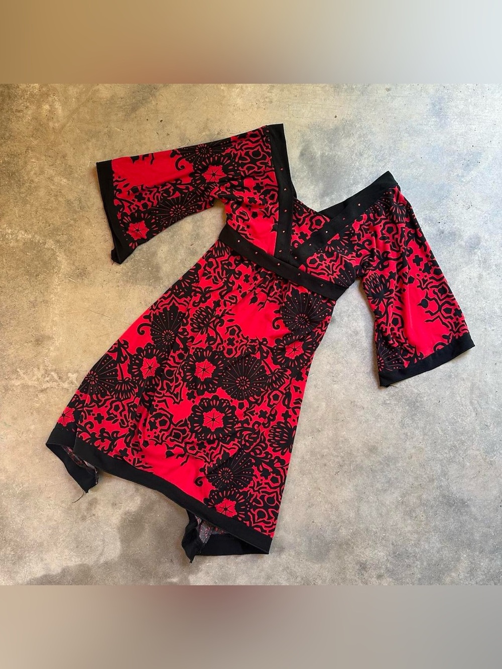 Limited Too black and red floral print top with 3/4 sleeves